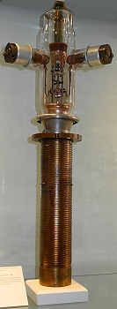 Deutsches Technikmuseum Berlin. Historische Senderöhre 